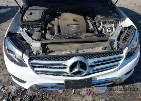 2018 Mercedes-Benz Glc 300 4Matic z USA, uszkodzony, nr VIN WDC0G4KB9JV017637
